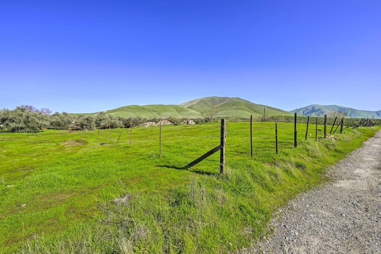 Peaceful Ranch Home With Sierra Nevada Views Woodlake Esterno foto